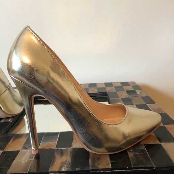 SS Signature Metallic Gold Pointed Toe High Heels - Picture 6 of 8